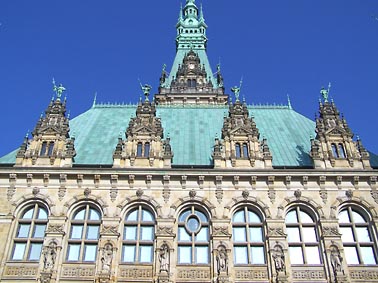 Hamburger Rathaus vom Innenhof