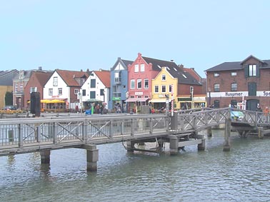 Hafen in Husum mit Brcke
